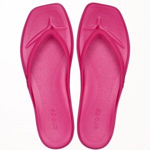 CROCS Slim V Flip Sandals in Raspberry Pink